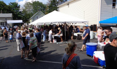 Nyüzsgőtömeg az ételek körül