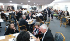 Nagy sokaság egy kisvárosban