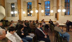 A közönség végig figyelemmel hallgatta a nagyszeű előadást