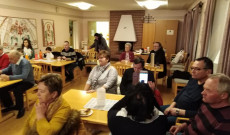 A gyülekezeti teremben