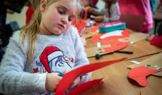 Készül a kacsintós Mikulás