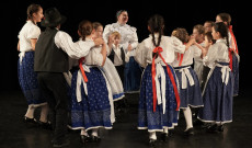 Csárdás néptánccsoport előadása Csárdás néptánccsoport előadása