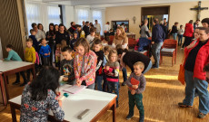Tekeredik a kígyó... sorbanállás a dedikáláshoz. Tekeredik a kígyó... sorbanállás a dedikáláshoz.