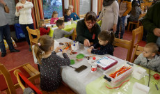 MIndenki örömmel készített színes csörgőt, rénszarvas díszt Mindenki örömel készített színes csörgőt, rénszarvas díszt