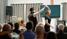 Októberi ünnepség – tánc