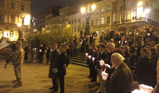 Ismeretlen Katona Sírjánál lévő megemlékezők 