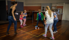 Nehéz dolga van a juhásznak