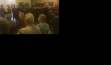 A férfikar magyarul énekel, Leidemann Sylvia vezényel