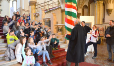 A Rákóczi Szövetség elnöke, dr. Halzl József úr és Csáky Csongor főtitkár köszöntötte az ausztriai magyar gyermekeket A Rákóczi Szövetség elnöke, dr. Halzl József úr és Csáky Csongor főtitkár köszöntötte az ausztriai magyar gyermekeket