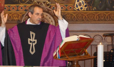 Varga János rektor advent első vasárnapjának előestéjén a Pázmáneum kápolnájában