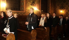 Hívek a szerda esti szentmisén