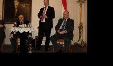 Horváth Attila jogtörténészt, a Pázmány Péter Katolikus Egyetem egyetemi tanárát mint alkotmánybírót Bécsben első alkalommal köszönthettük Horváth Attila jogtörténészt, a Pázmány Péter Katolikus Egyetem egyetemi tanárát mint alkotmánybírót Bécsben első alkalommal köszönthettük