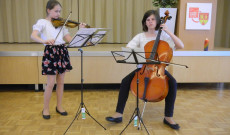 Dorner Sára és Dorner Kinga, a kőszegi Budaker Gusztáv Zeneiskola tanulói Dorner Sára és Dorner Kinga, a kőszegi Budaker Gusztáv Zeneiskola tanulói