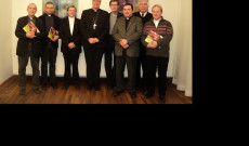 Az ausztriai magyar papok Ägidius Zsifkovics kismartoni püspökkel a vacsora után