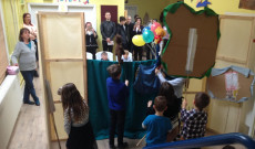 13. Tanodanap, Chester, Anyák napja, bábelőadás 13. Tanodanap, Chester, Anyák napja, bábelőadás