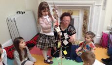 Chester, Tanoda, Húsvét, dalválasztás