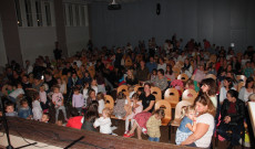 Lelkes közönség Lelkes közönség