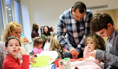 Kézműves foglalkozás.