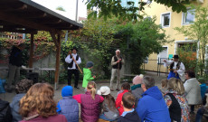 Kezdődik az előadás