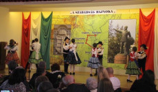 Kis-Csöbörcsök Néptánccsoport • Fotó: Hidas Csaba Kis-Csöbörcsök Néptánccsoport Fotó: Hidas Csaba