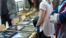 A kiállítás nagyon tetszett a közönségnek, többen vásároltak a fotóalbumból és a fányképek közül is A kiállítás nagyon tetszett a közönségnek, többen vásároltak a fotóalbumból és a fányképek közül is