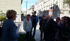 Bartók Béla szobra előtt hallgatjuk az előadást Bartók Béla szobra előtt hallgatjuk az előadást