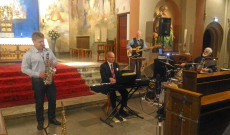 A White Christmas című dal is felcsendült a Péter Norbert Band előadásában A White Christmas című dal is felcsendült a Péter Norbert Band előadásában