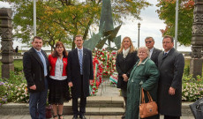 Koszorúzás a Budapest Parkban