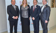 Koszorúzás a Budapest Parkban