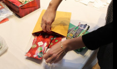 Borítékba kerülnek az ajándékok boritek