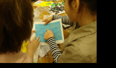 Még egy kis bontogatás, és közös olvasás olvasas