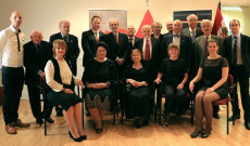 A Magyar Amerikai Emlékmű Bizottság tagjai, Kumin Ferenc főkonzul, Nagy Ildikó, a Magyar Ház igazgatója, Szilvay Gergely KCSP-s és Bánhalmi Norbert fotográfus A Magyar Amerikai Emlékmű Bizottság tagjai, Kumin Ferenc főkonzul, Nagy Ildikó, a Magyar Ház igazgatója, Szilvay Gergely KCSP-s és Bánhalmi Norbert fotográfus