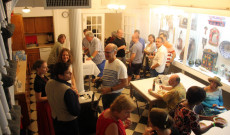 Pihenés a büfében Pihenés a büfében