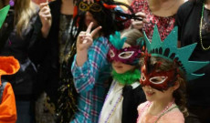 Farsangi mulatság (foto: Czettisch Bernadett) Farsangi mulatság (foto: Czettisch Bernadett)