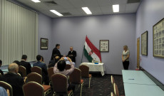 A honosítási jogirat átadása ae3