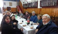 Háttérben a teke kupák A Valentín Alsinai Magyar Dalkör