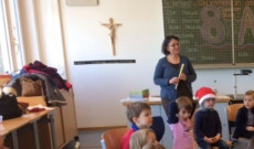 Kerekítő Manó beszélget a müncheni ovisokkal Kerekítő Manó beszélget a müncheni ovisokkal