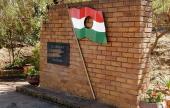 56-os emlékmű a midrandi Magyar Tanyán