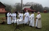 Szentmise a szabadtéri oltárnál. Főcelebráns: dr. Vencser László