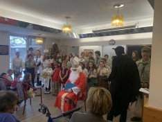 Karácsonyi műsor a kiscserkészek előadásában a Foyer Hongroisban
