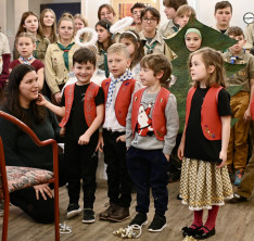 Karácsonyi műsor a kiscserkészek előadásában a Foyer Hongroisban