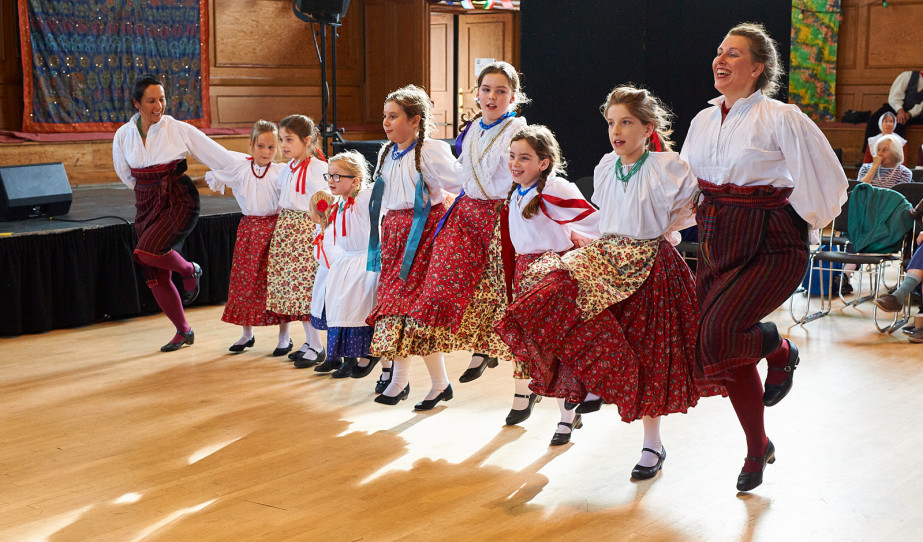 A Guildfordi Magyar tanoda a Dance Around The World fesztiválon / fotó: Kelemen Lehel
