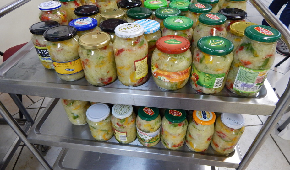 Tészta és csalamádé készítés Midrandben, Dél-Afrikában.