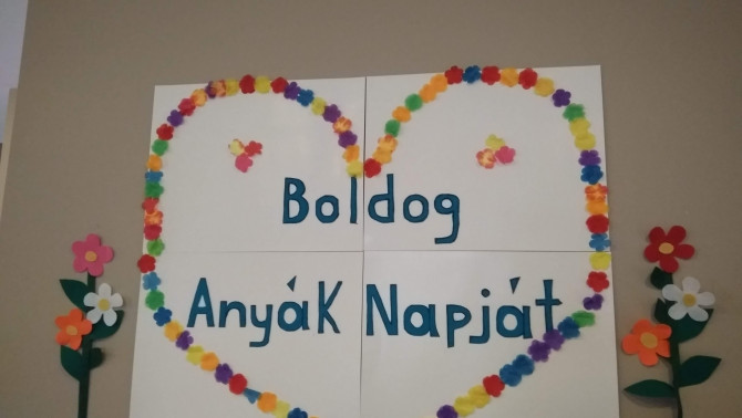 Boldog Anyák napját Boldog Anyák napját
