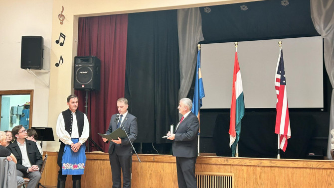 A Kárpátok Táncegyüttes vezetőjének méltatása A Kárpátok Táncegyüttes vezetőjének méltatása
