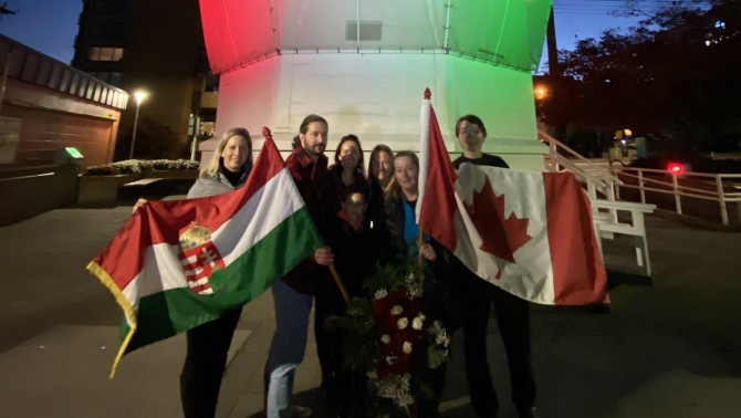 Nanaimo belvárosában a kivilágított "Bástya" Nanaimo belvárosában a kivilágított "Bástya"