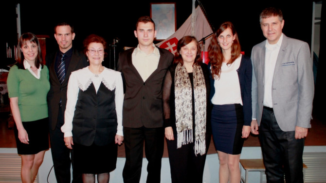 Az ösztöndíjasok és a NSW-i Magyar Szövetség vezetősége Az ösztöndíjasok és a NSW-i Magyar Szövetség vezetősége