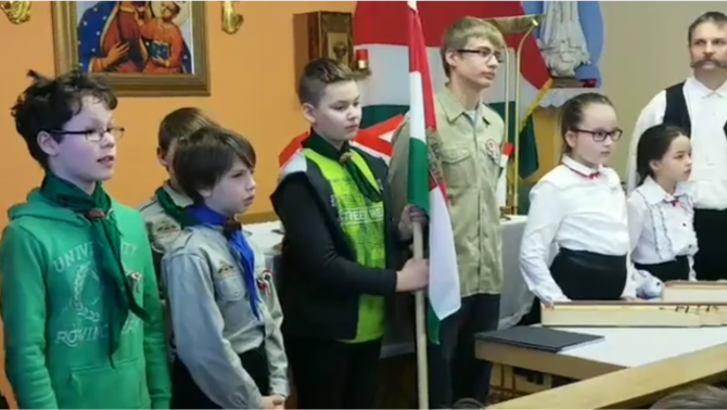 1848/49 ünneplése a Nürnbergi Magyar Iskolában. Cserkészek is szavalnak.