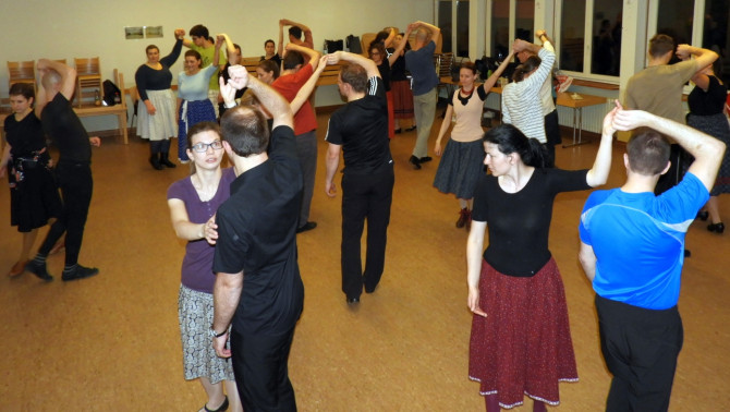 Tánctanulás - Fotó: Botka Bálint Tánctanulás - Fotó: Botka Bálint