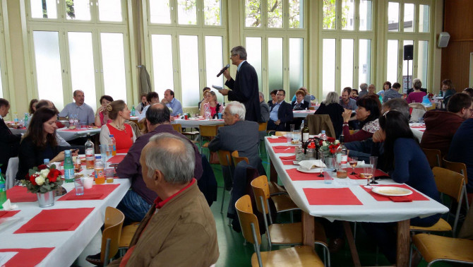 Igó-Kemenes Péter köszönti a vendégeket